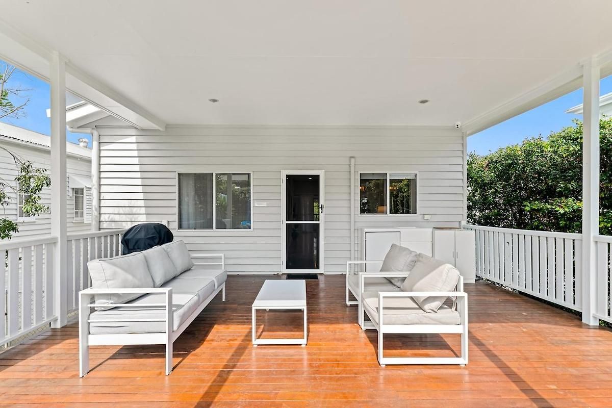 Restored Queenslander Cottage-private Pool&garden