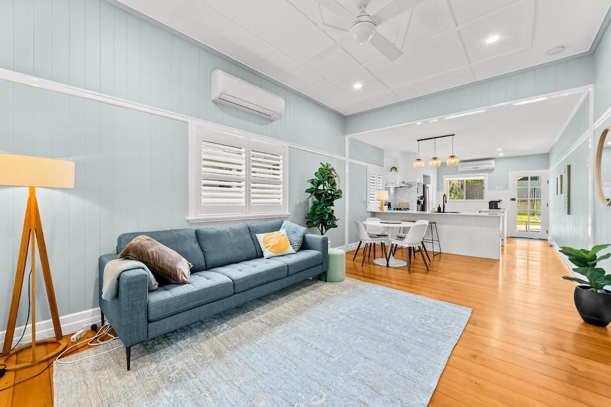 Restored Queenslander Cottage-private Pool&garden Brisbane