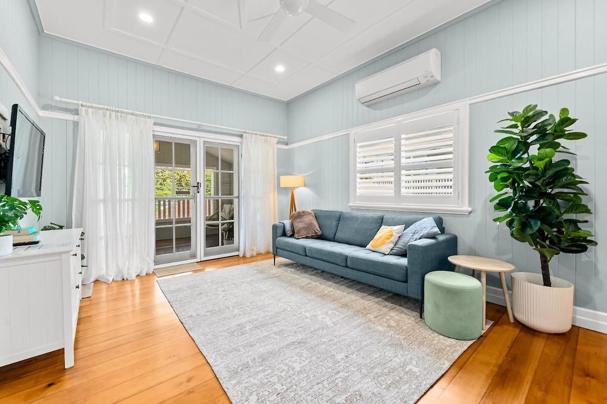 Restored Queenslander Cottage-private Pool&garden