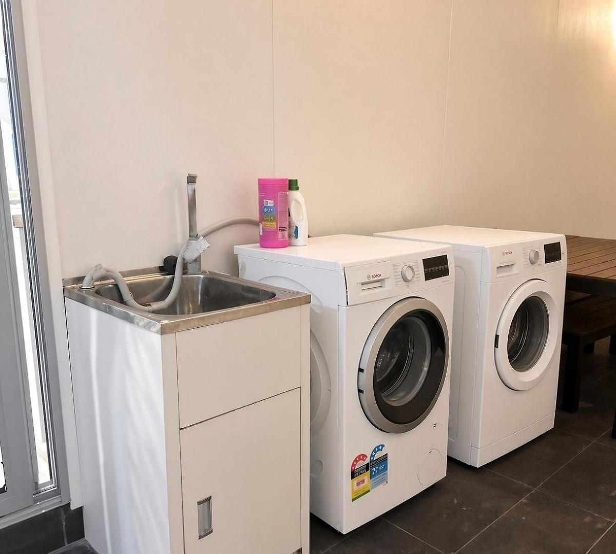 Self-contained Unit In Highgate Hill *