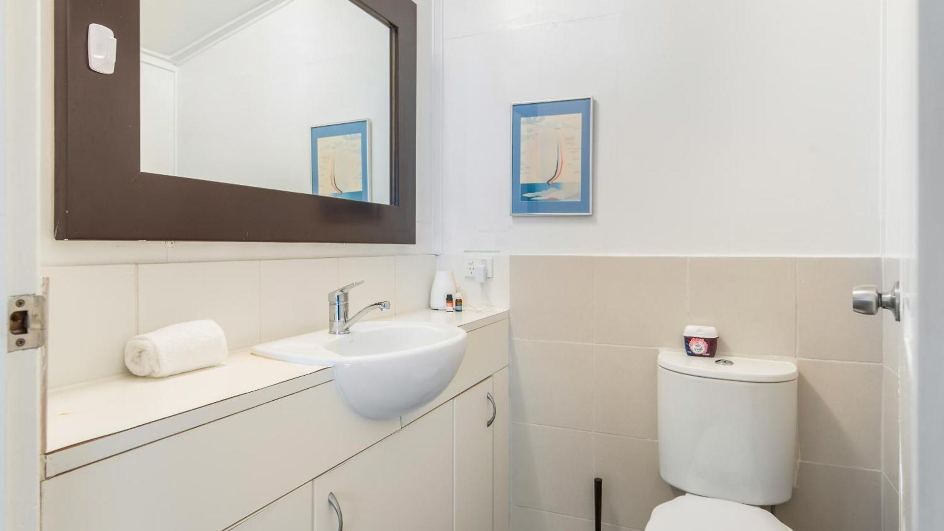 Elegant 4-bedroom Upper-level In Camp Hill *