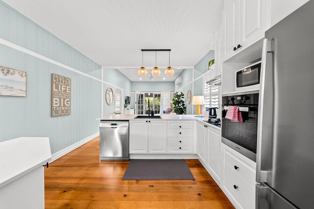 Restored Queenslander Cottage-private Pool&garden