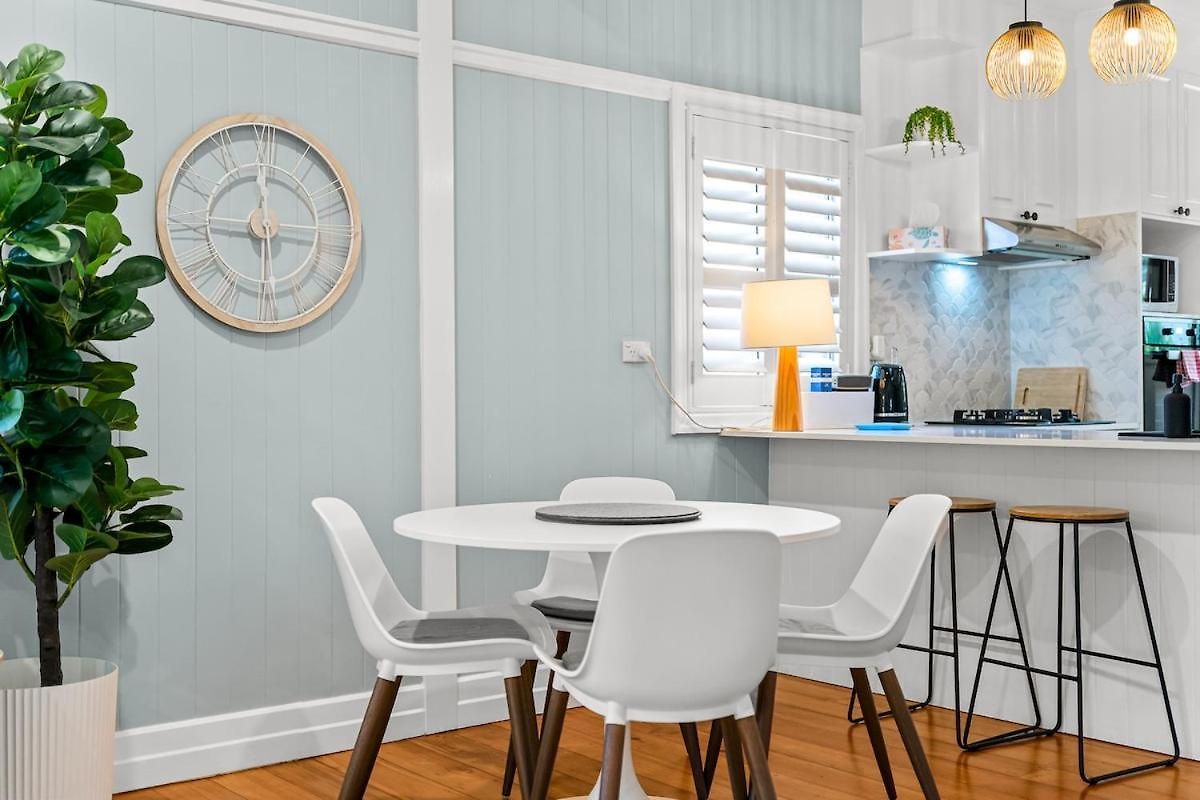 Restored Queenslander Cottage-private Pool&garden *