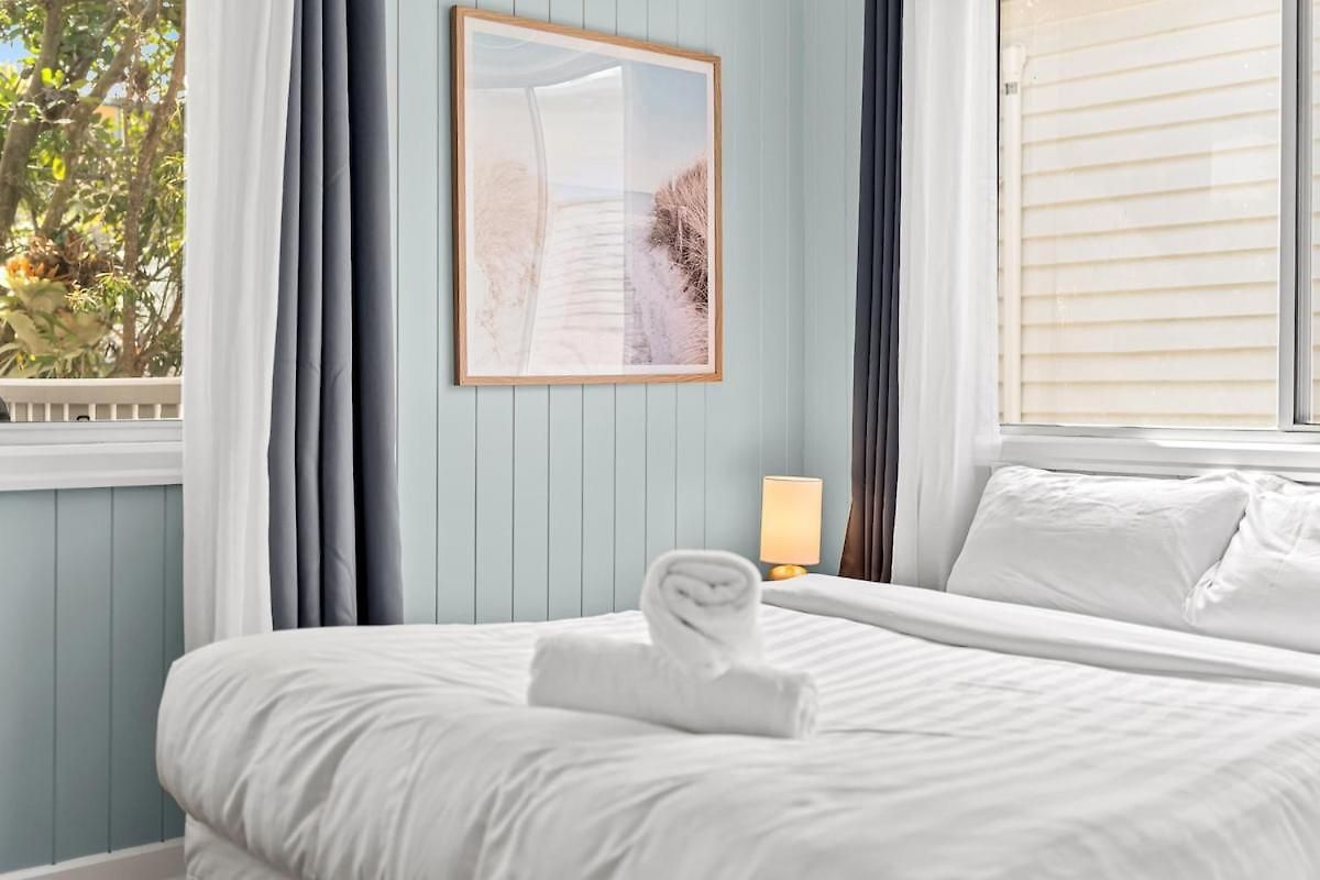 Restored Queenslander Cottage-private Pool&garden Brisbane