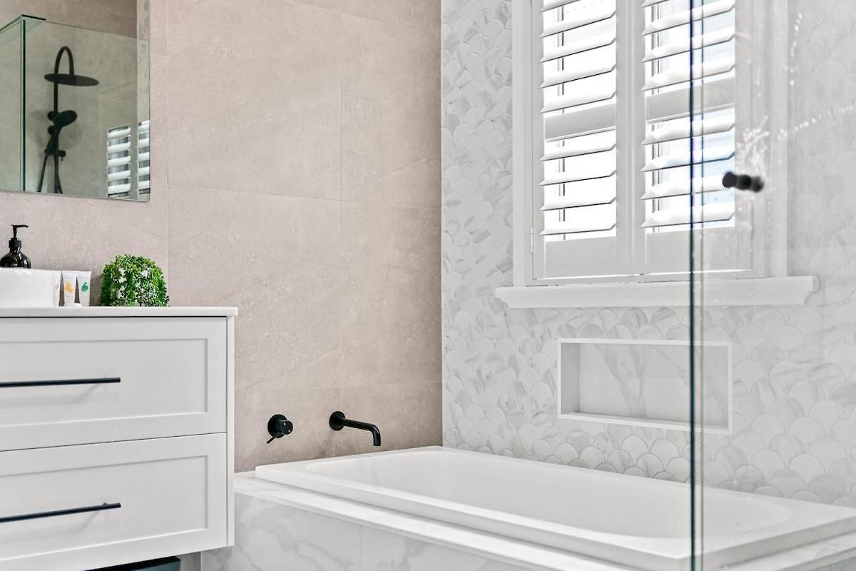 Holiday home Restored Queenslander Cottage-private Pool&garden