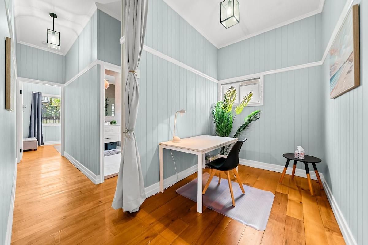 Restored Queenslander Cottage-private Pool&garden Brisbane