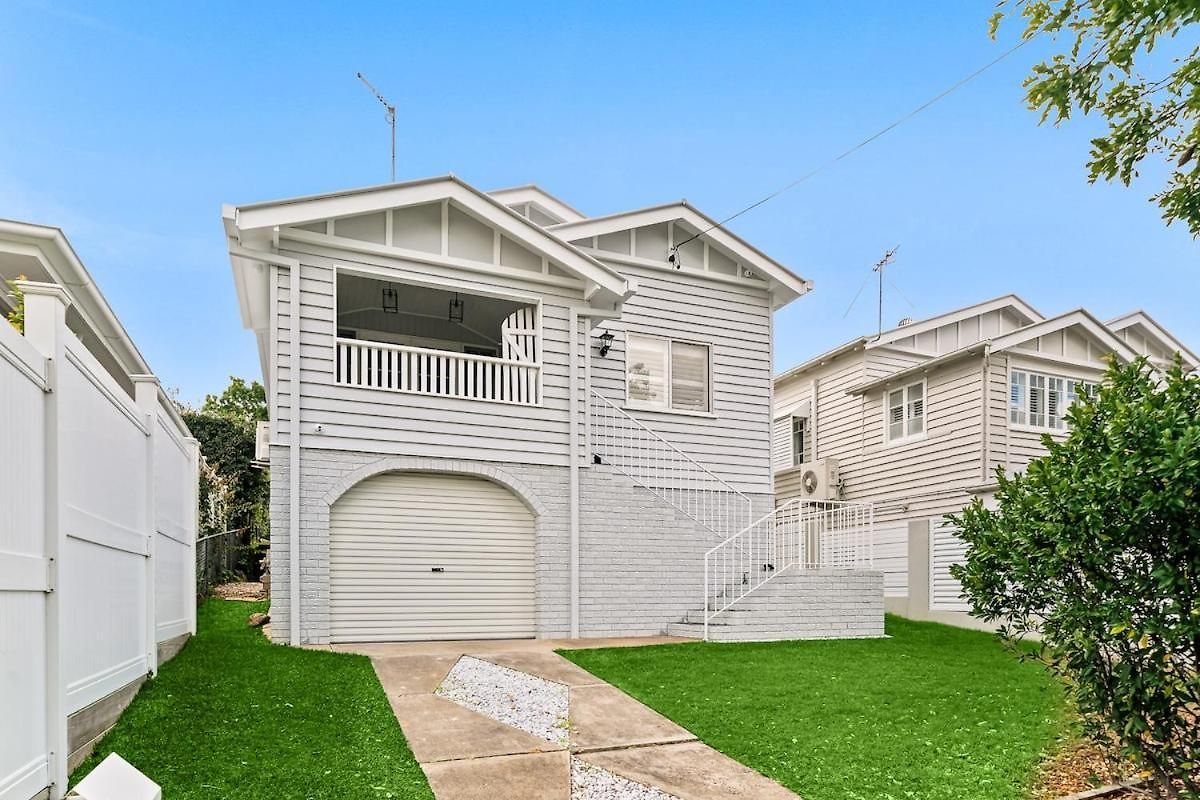 Restored Queenslander Cottage-private Pool&garden