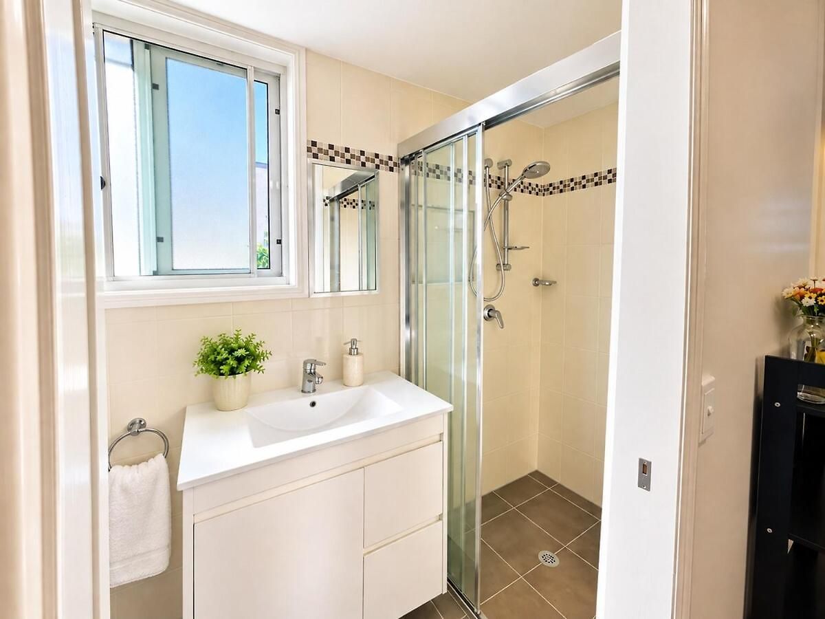 Holiday home 1bed 1bath Ground Floor West End