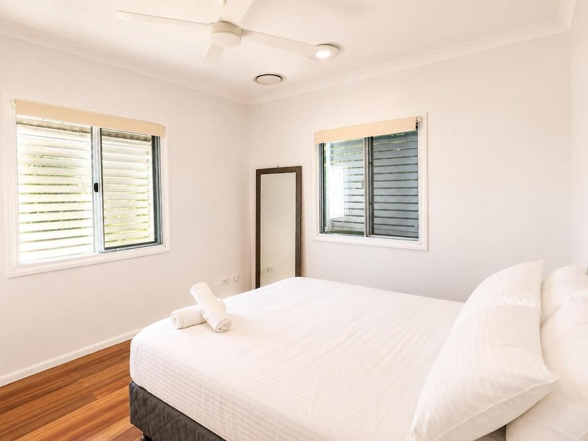 Charming Queenslander 3 Bed 1 Bath In West End