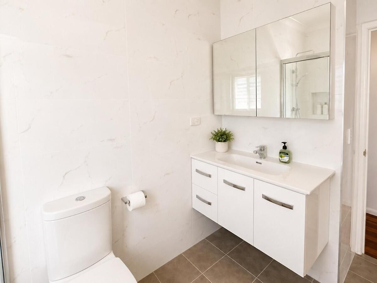 Charming Queenslander 3 Bed 1 Bath In West End Holiday home *