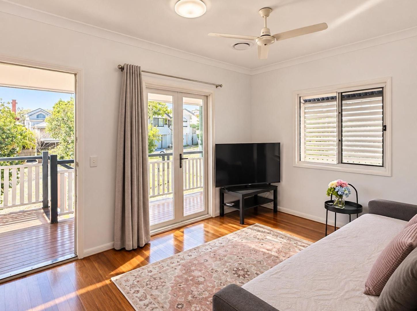 Charming Queenslander 3 Bed 1 Bath In West End