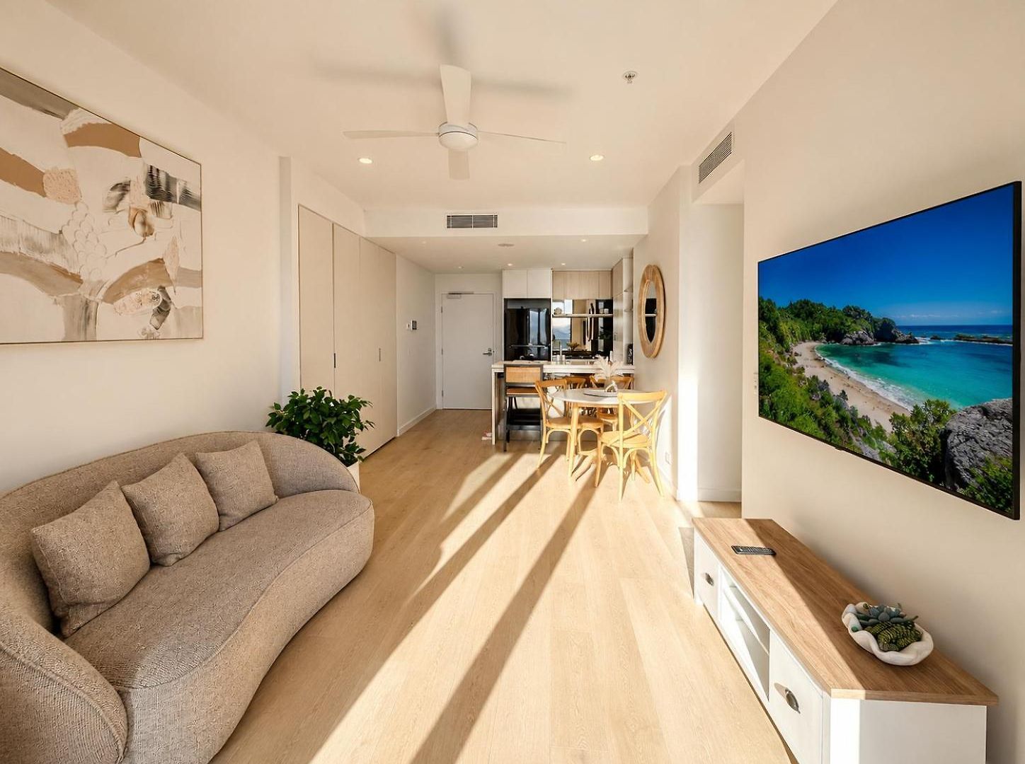 Apartment Golden Hour Haven River Views & Car Park *