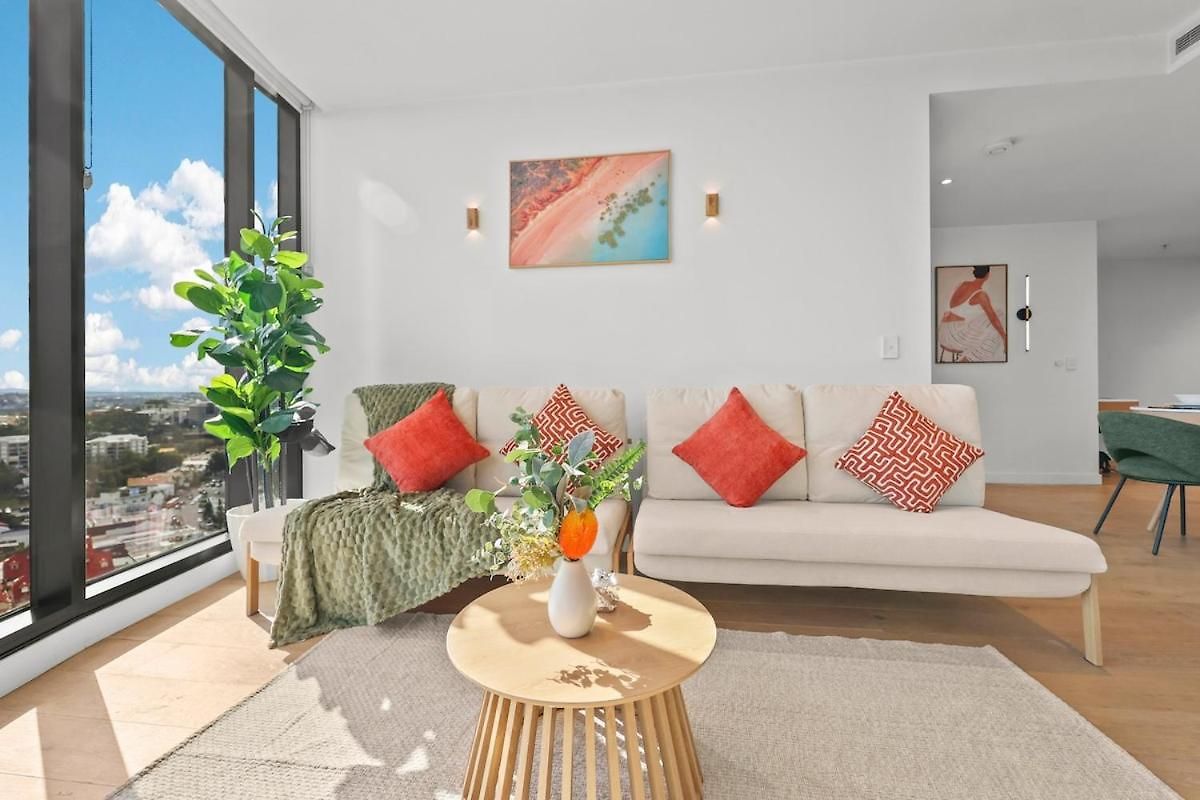 Apartment Lvl 22 - Sleep 8 - Pool Cinema & Parking Brisbane