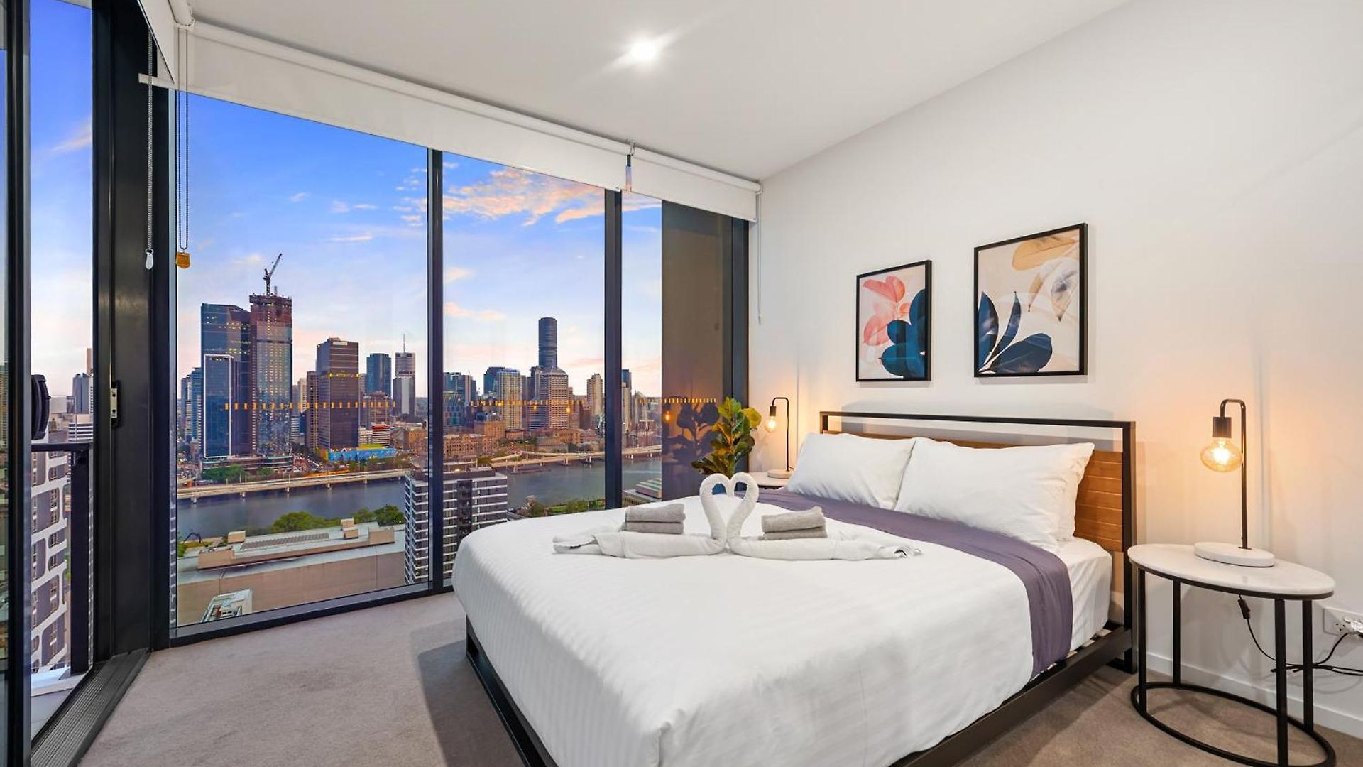 Million Dollar Views & Location! Walk To Cbd! Apartment