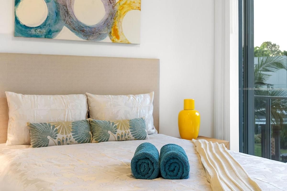Spacious And Stylish 3br In West End Apartment