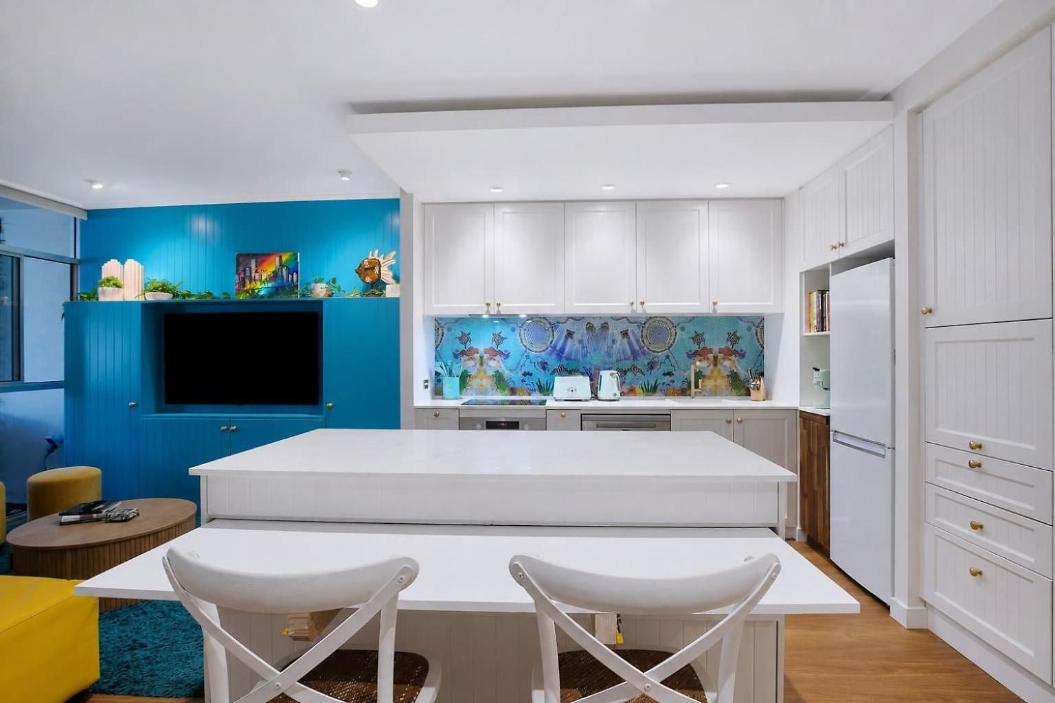 The Fishbowl - 1bed-1bath-1car-pool *