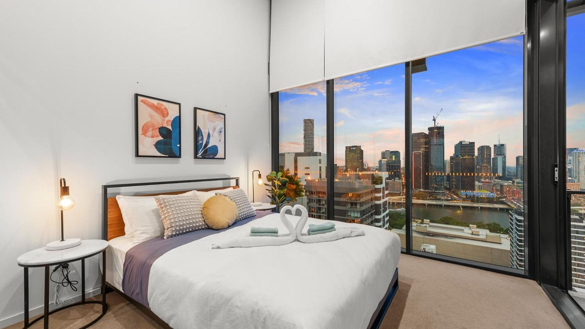 Perfect Penthouse! Views, Location, & Comfort! * Brisbane