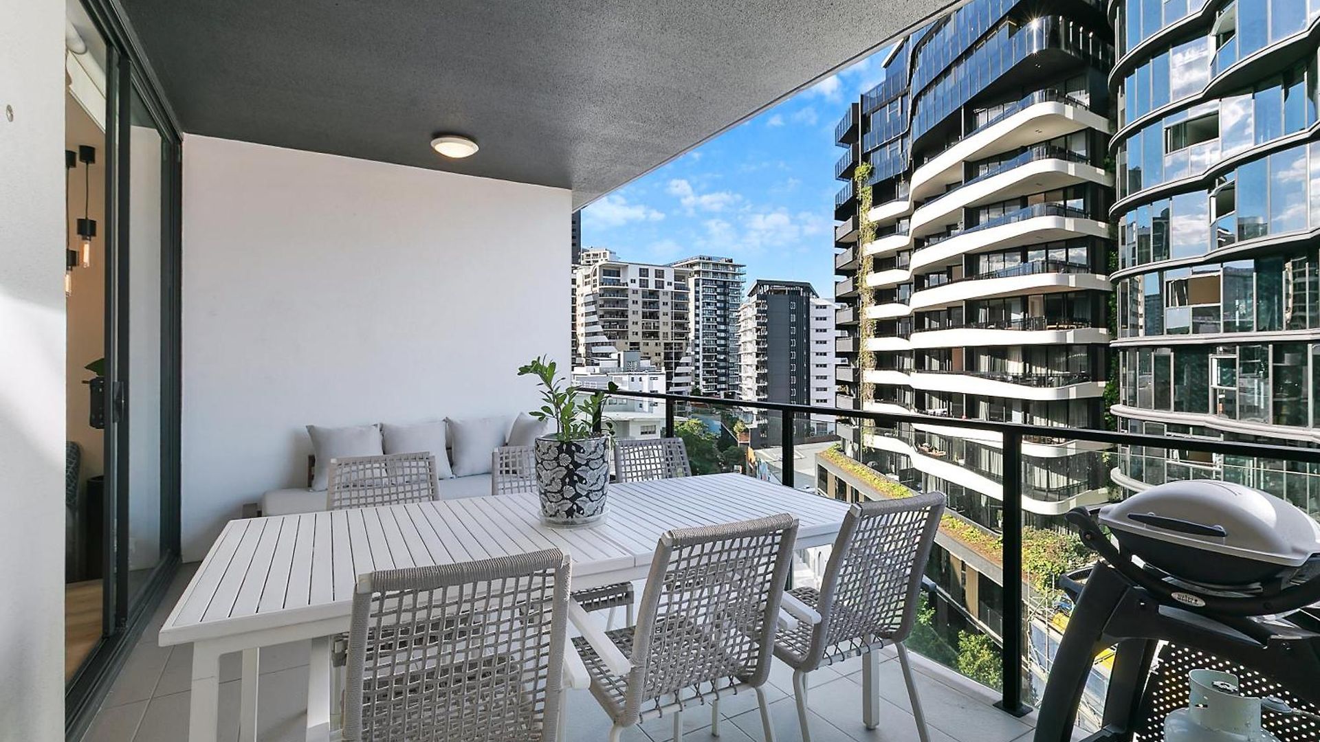 Riverstone Perch - Urban Comfort Near River Apartment