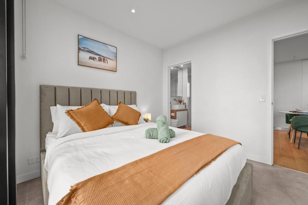 Lvl 22 - Sleep 8 - Pool Cinema & Parking Apartment Brisbane