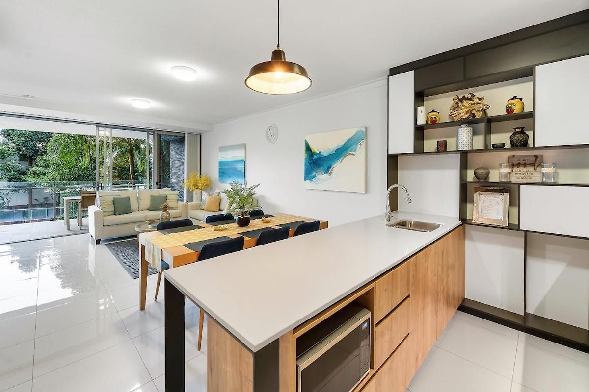 Spacious And Stylish 3br In West End Apartment *