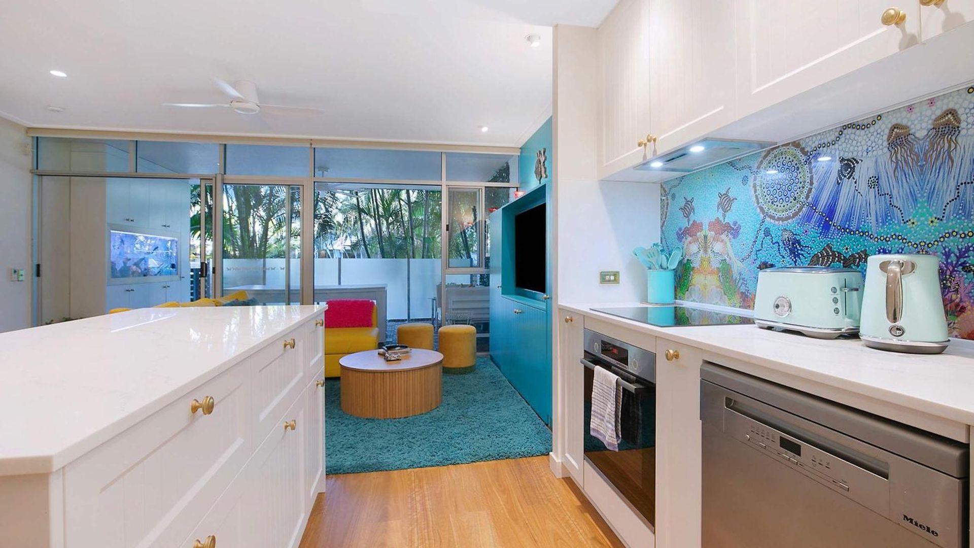 The Fishbowl - 1bed-1bath-1car-pool