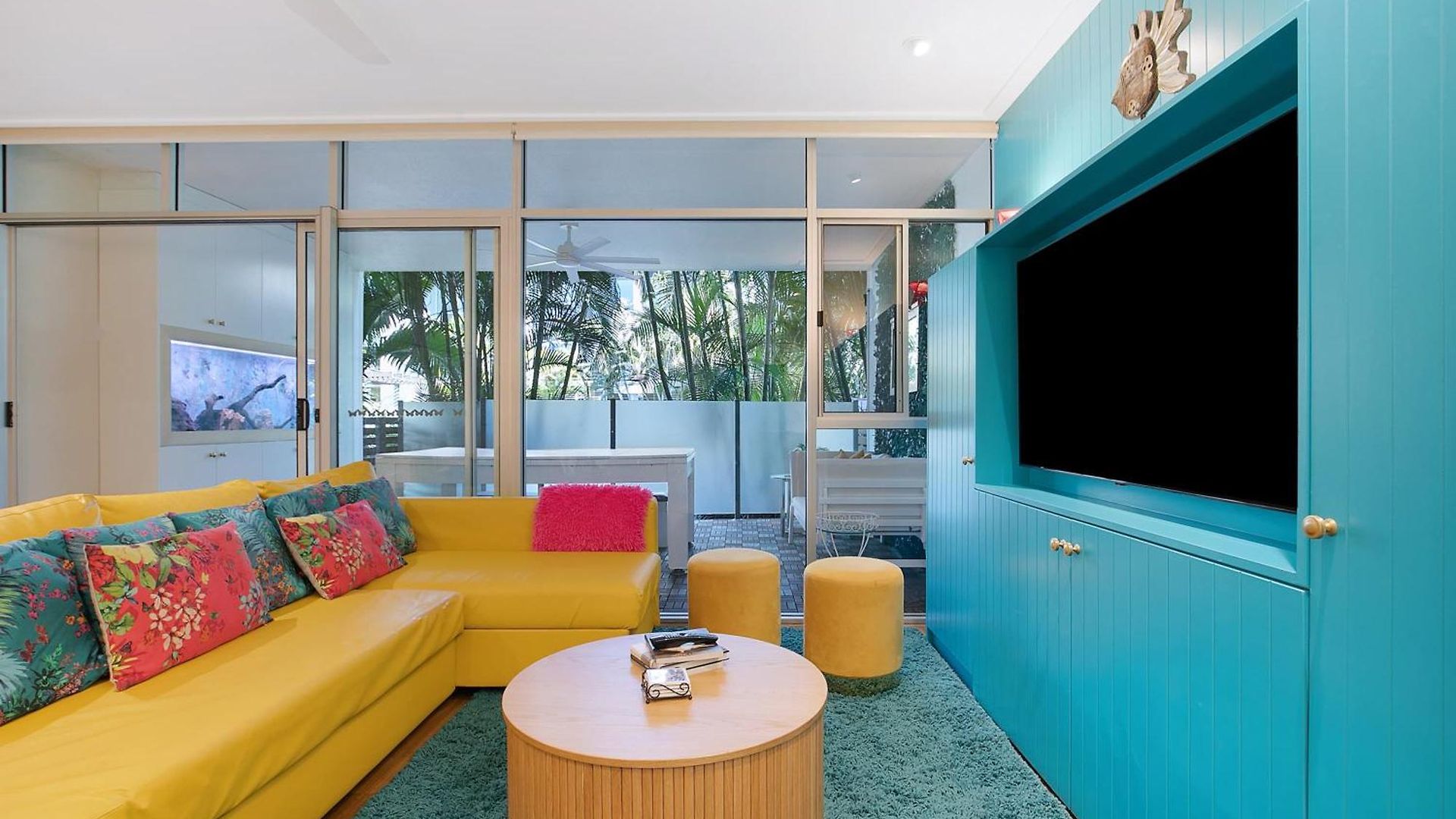 The Fishbowl - 1bed-1bath-1car-pool Apartment *