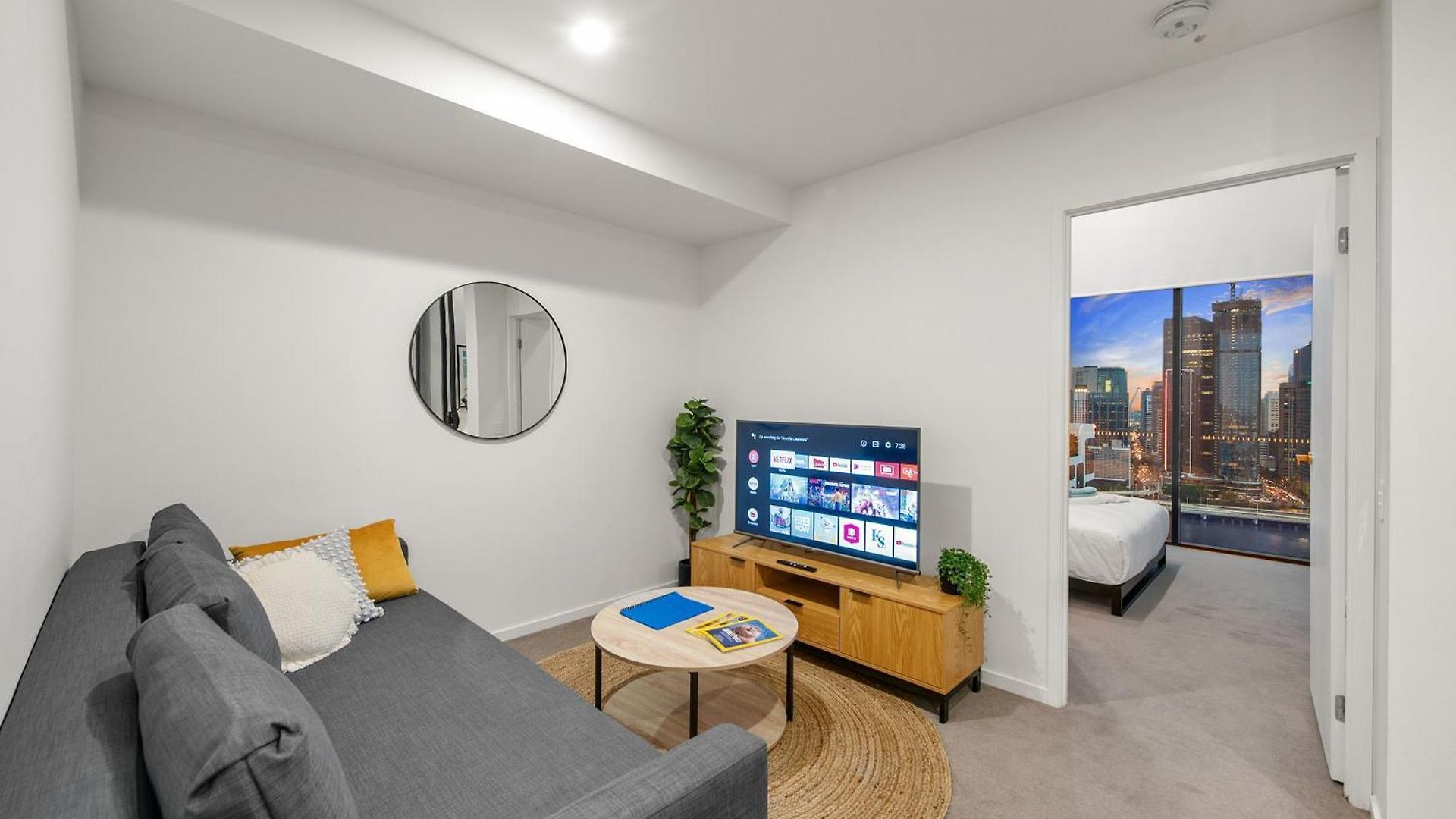 Apartment Perfect Penthouse! Views, Location, & Comfort! *