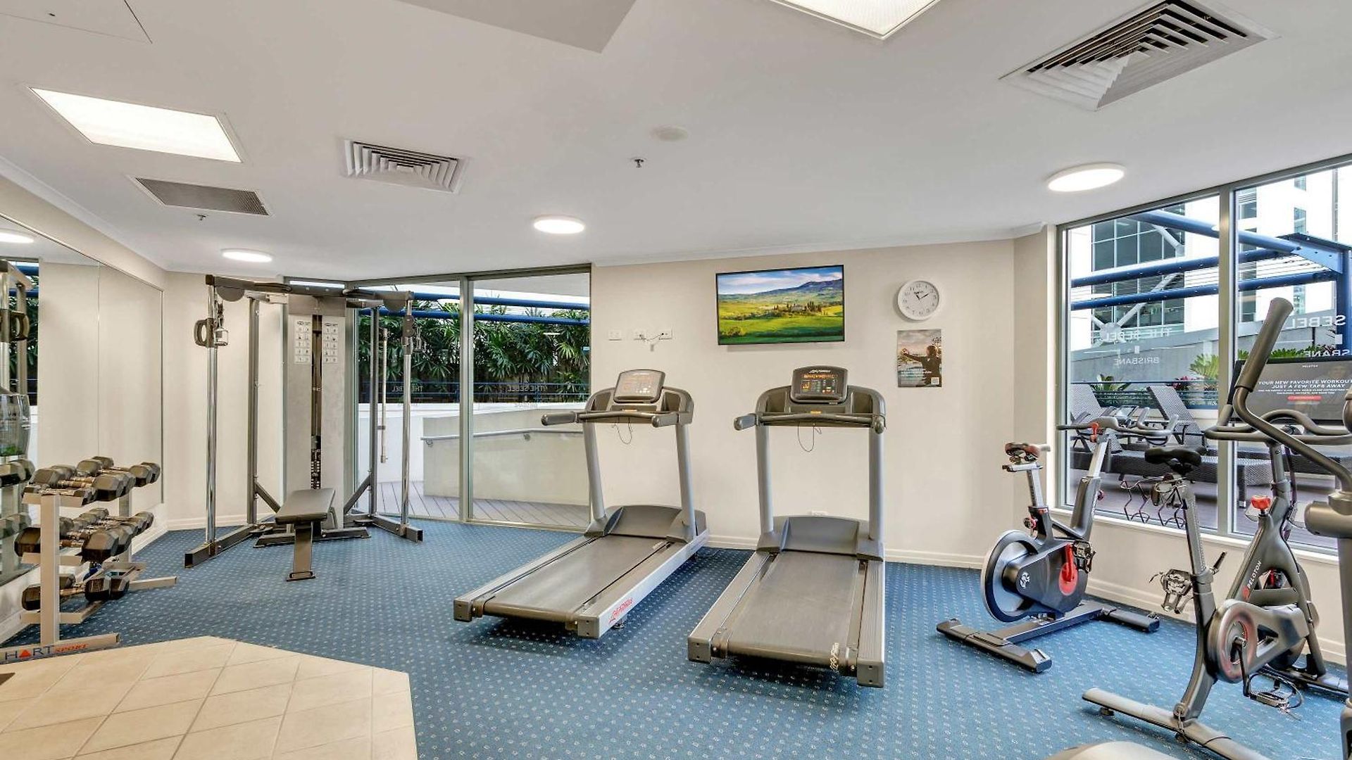 Bright Modern Cbd Parking Pool & Gym