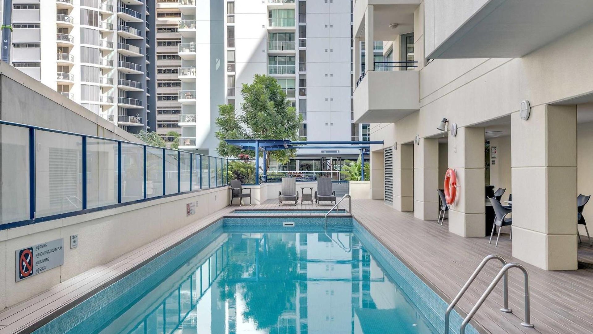 Bright Modern Cbd Parking Pool & Gym Apartment *