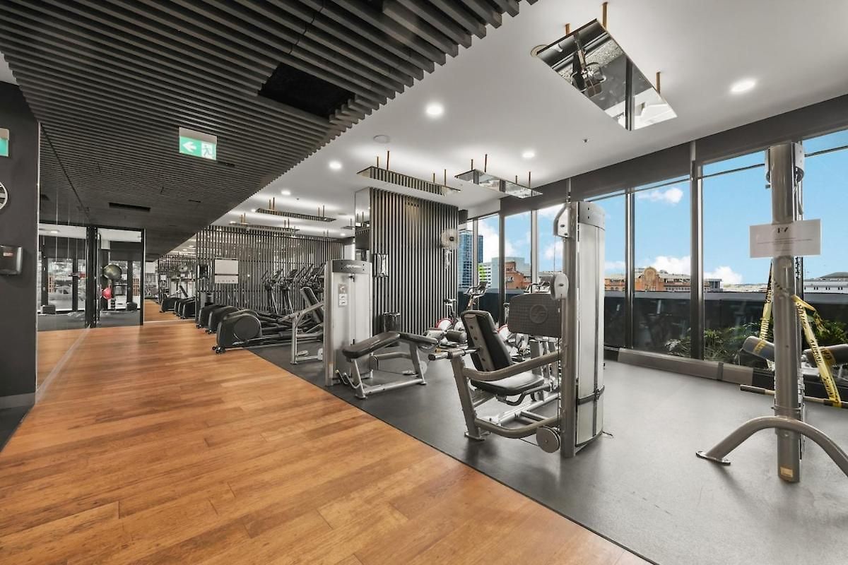Lvl 22 - Sleep 8 - Pool Cinema & Parking Apartment