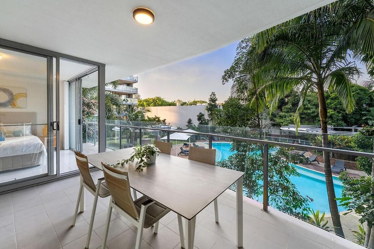 Spacious And Stylish 3br In West End