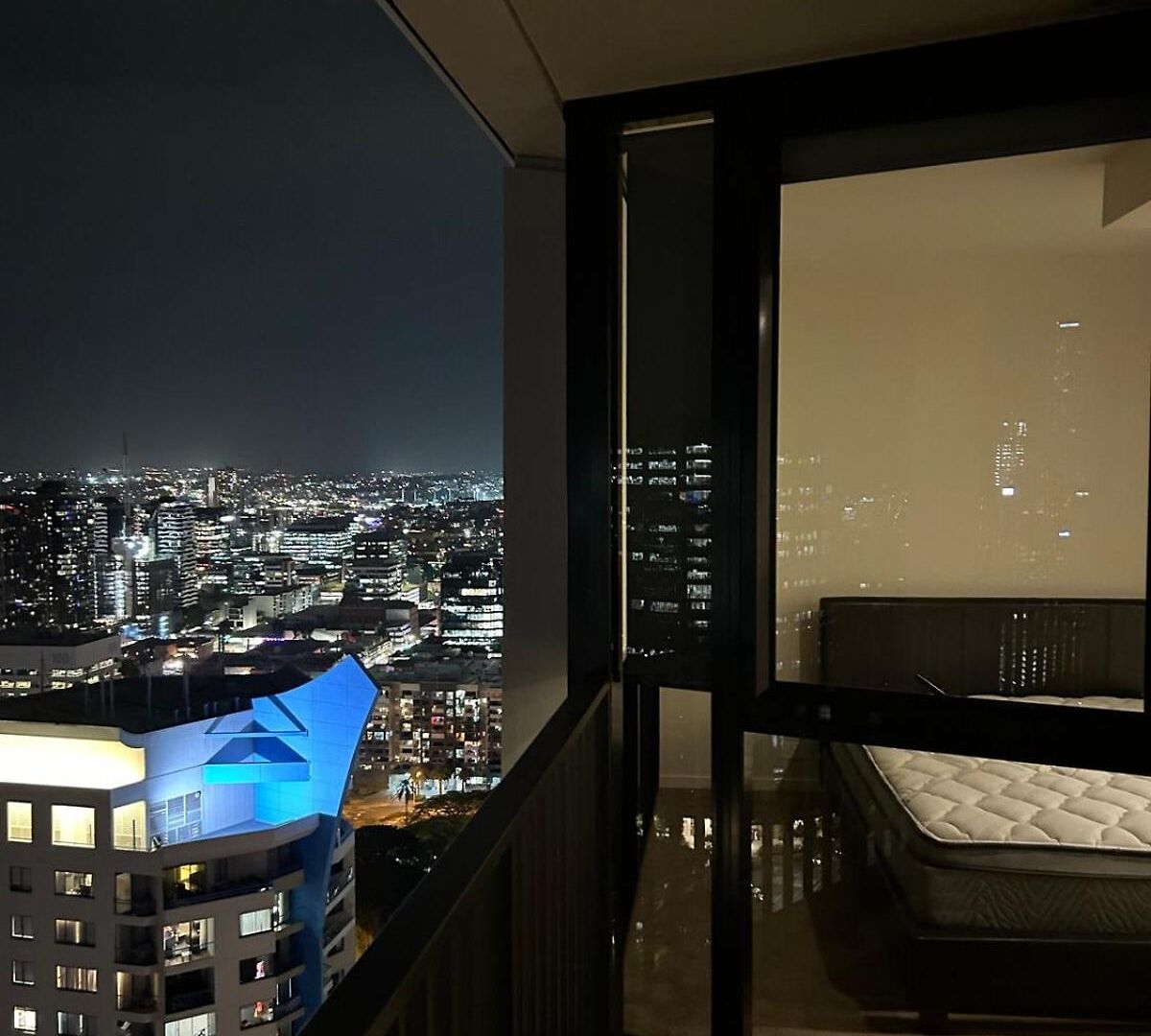 Rooftop Infinite Pool Cozy Upper Level Unit Cbd Apartment Brisbane