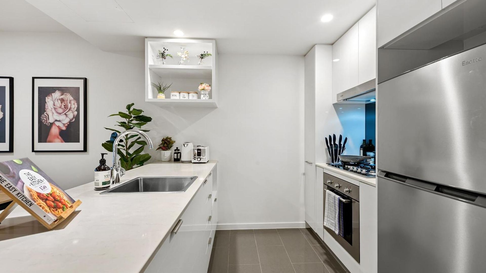 Perfect Penthouse! Views, Location, & Comfort! Brisbane
