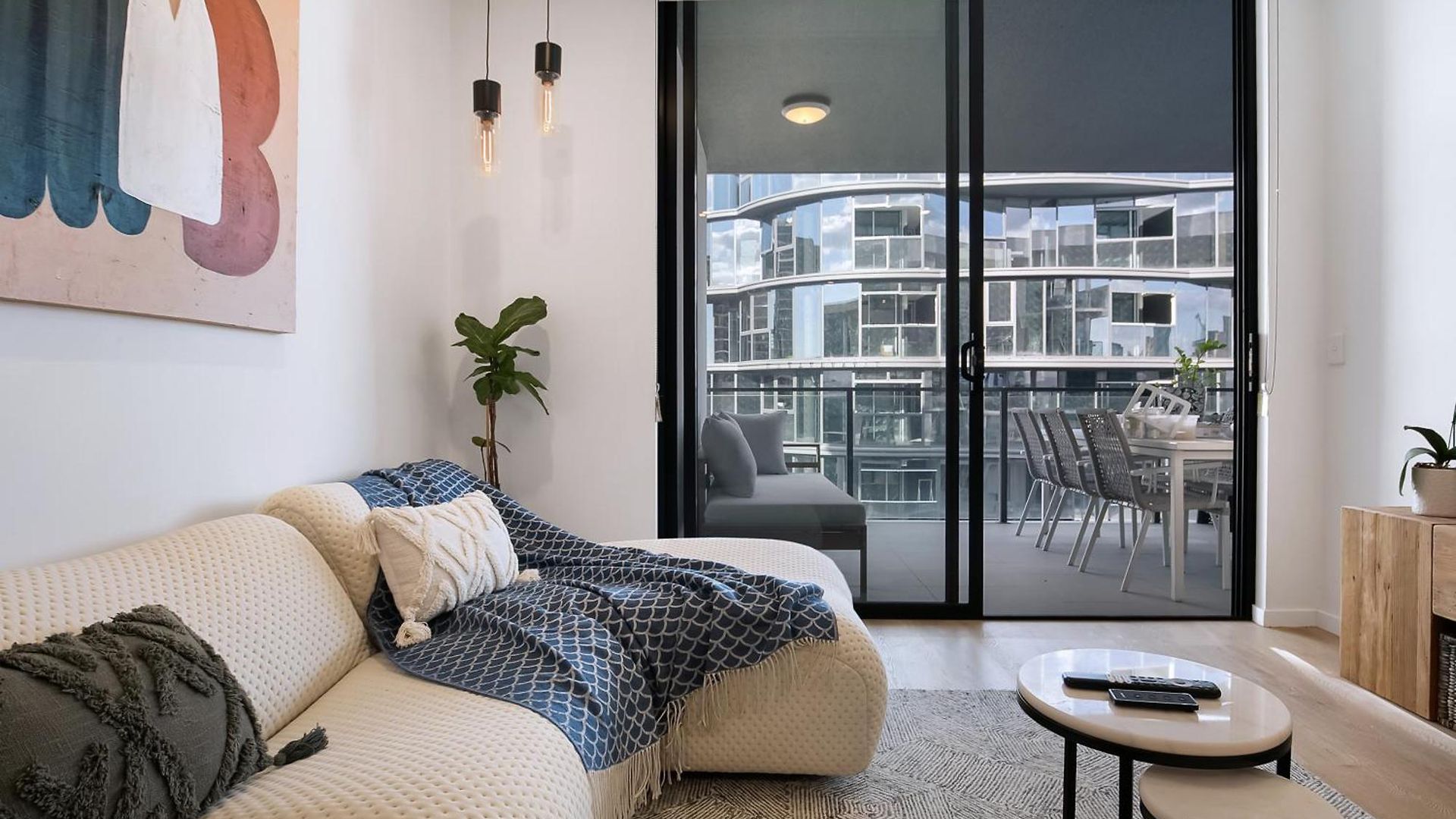 Apartment Riverstone Perch - Urban Comfort Near River *