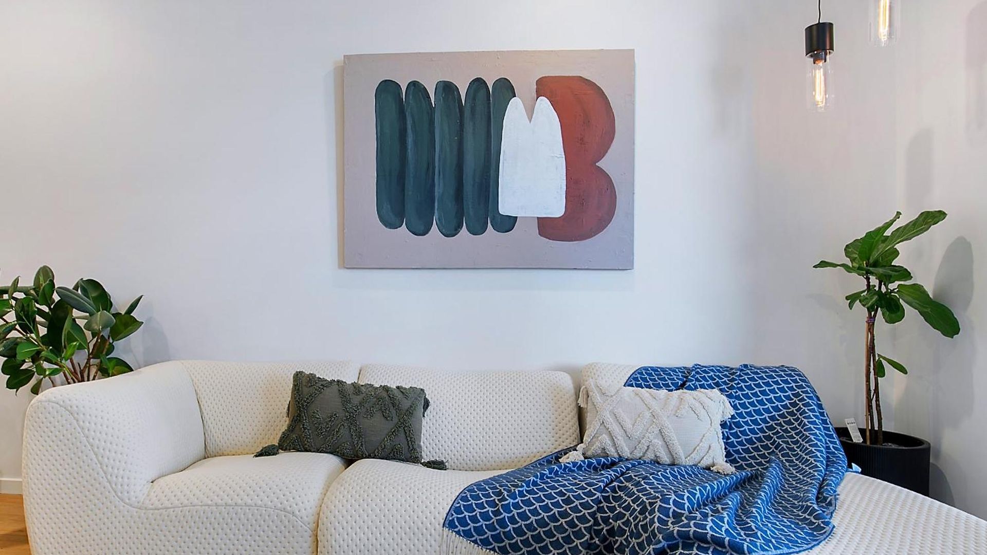 Riverstone Perch - Urban Comfort Near River Apartment *