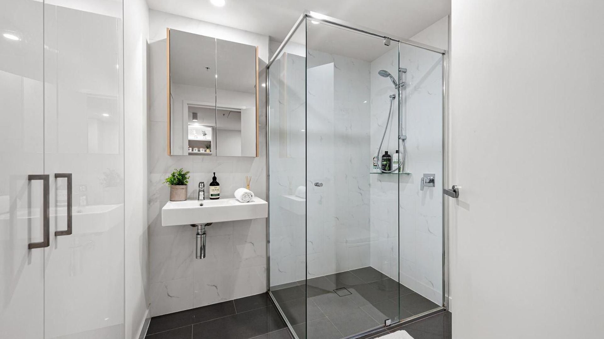 Million Dollar Views & Location! Walk To Cbd! Apartment Brisbane