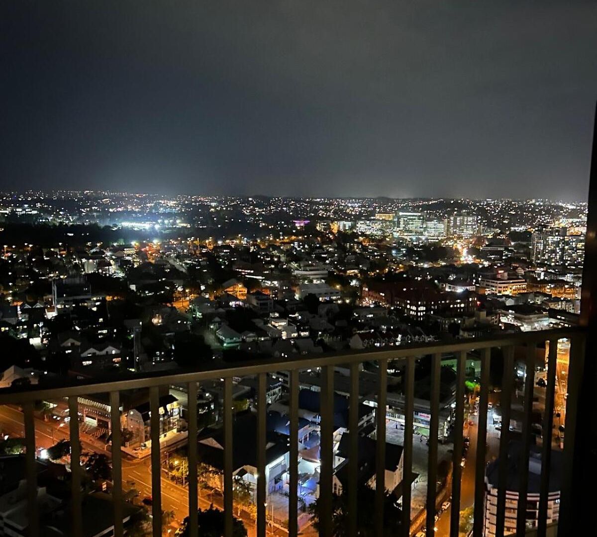 Rooftop Infinite Pool Cozy Upper Level Unit Cbd Apartment Brisbane