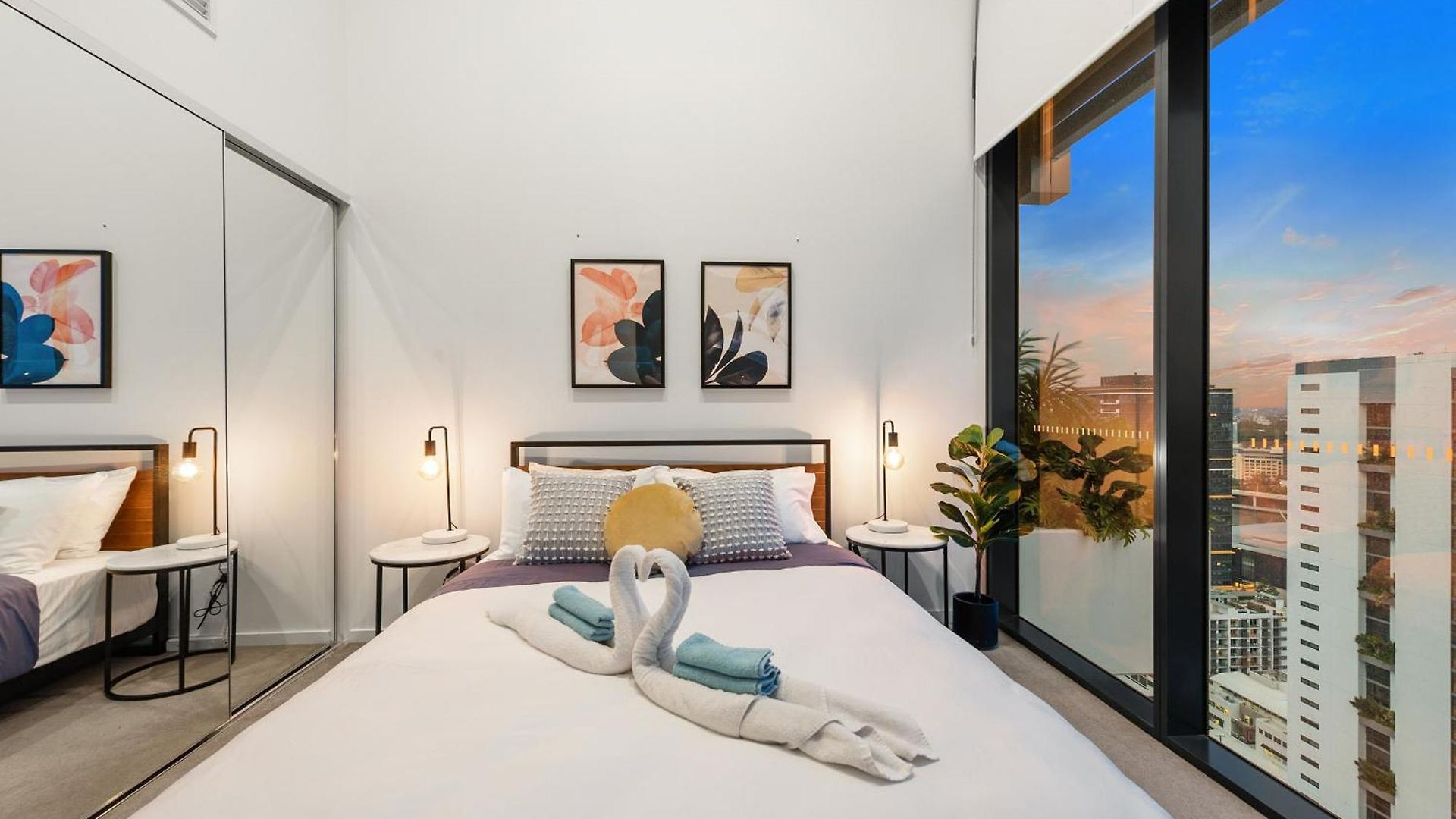 Perfect Penthouse! Views, Location, & Comfort! Apartment