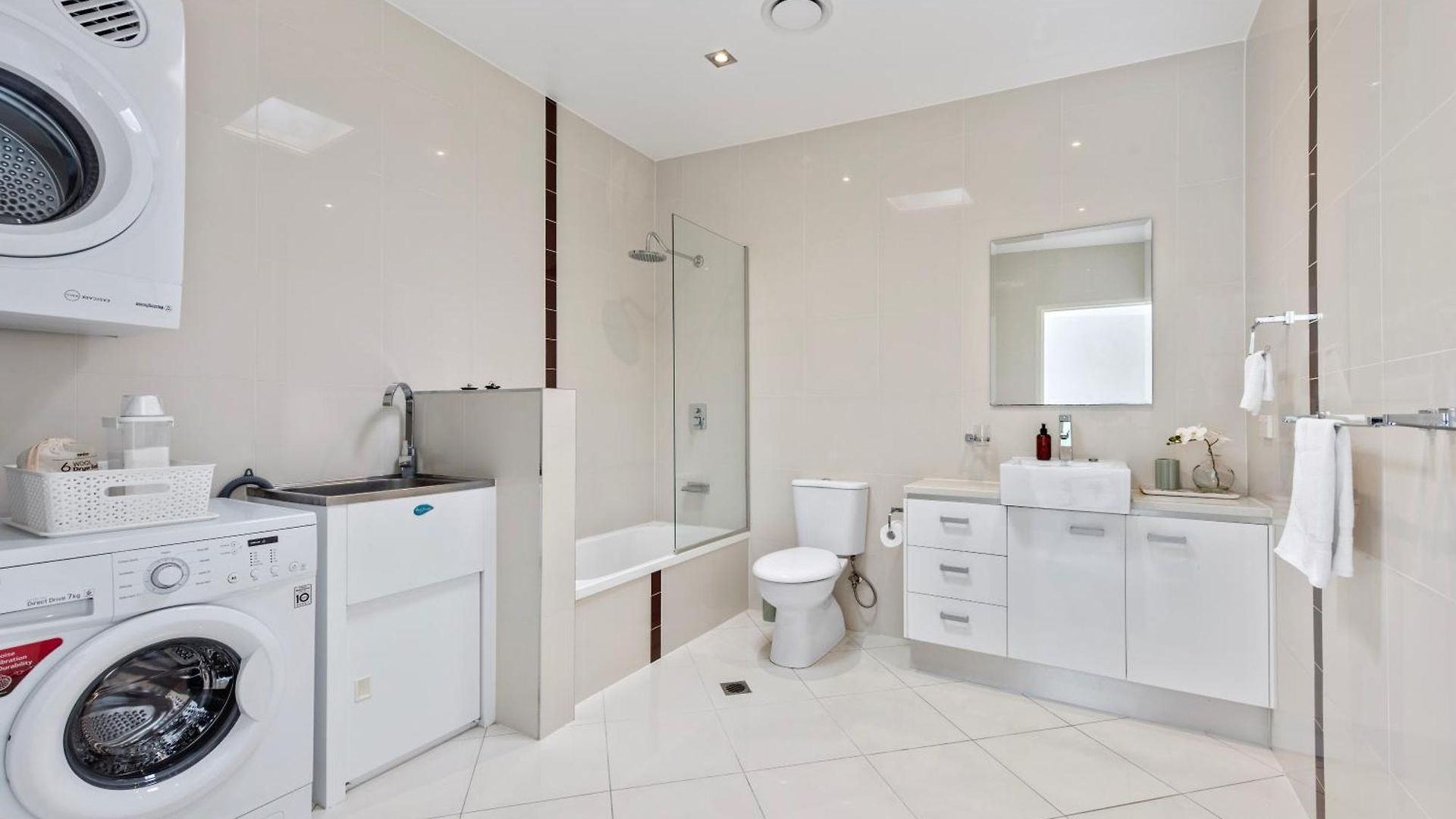 Apartment Two-level 3br With Rooftop Balcony & 2 Car Parks Brisbane
