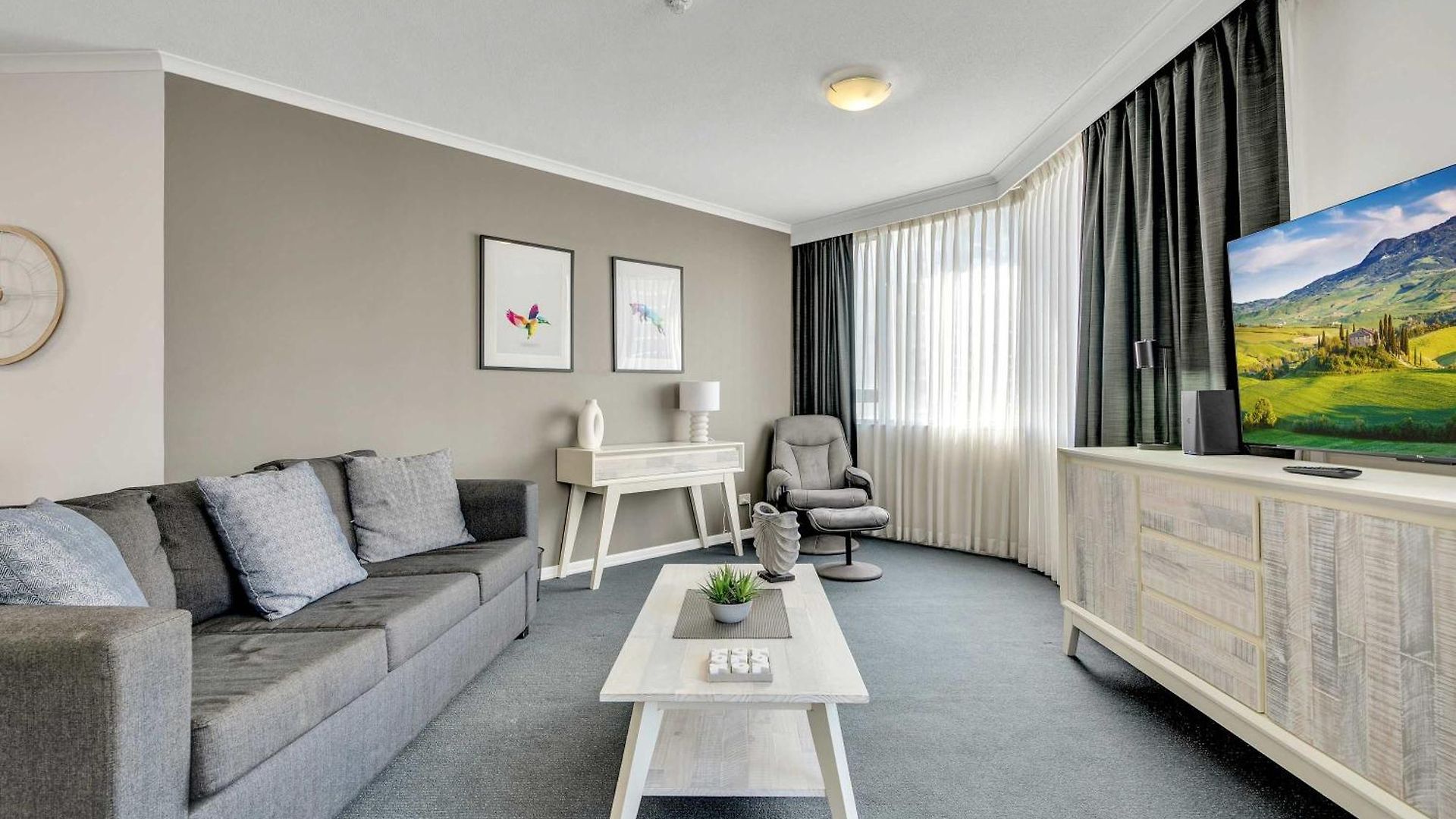 Bright Modern Cbd Parking Pool & Gym Apartment Brisbane