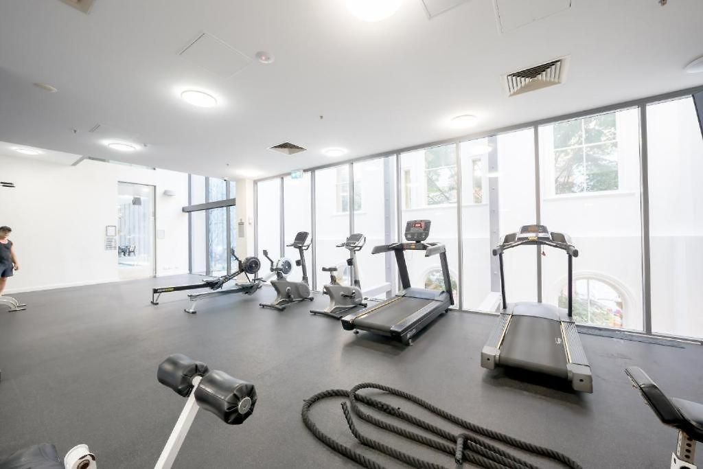 Cbd Resort-style Pool, Gym, Parking Walk To Waterfront Apartment