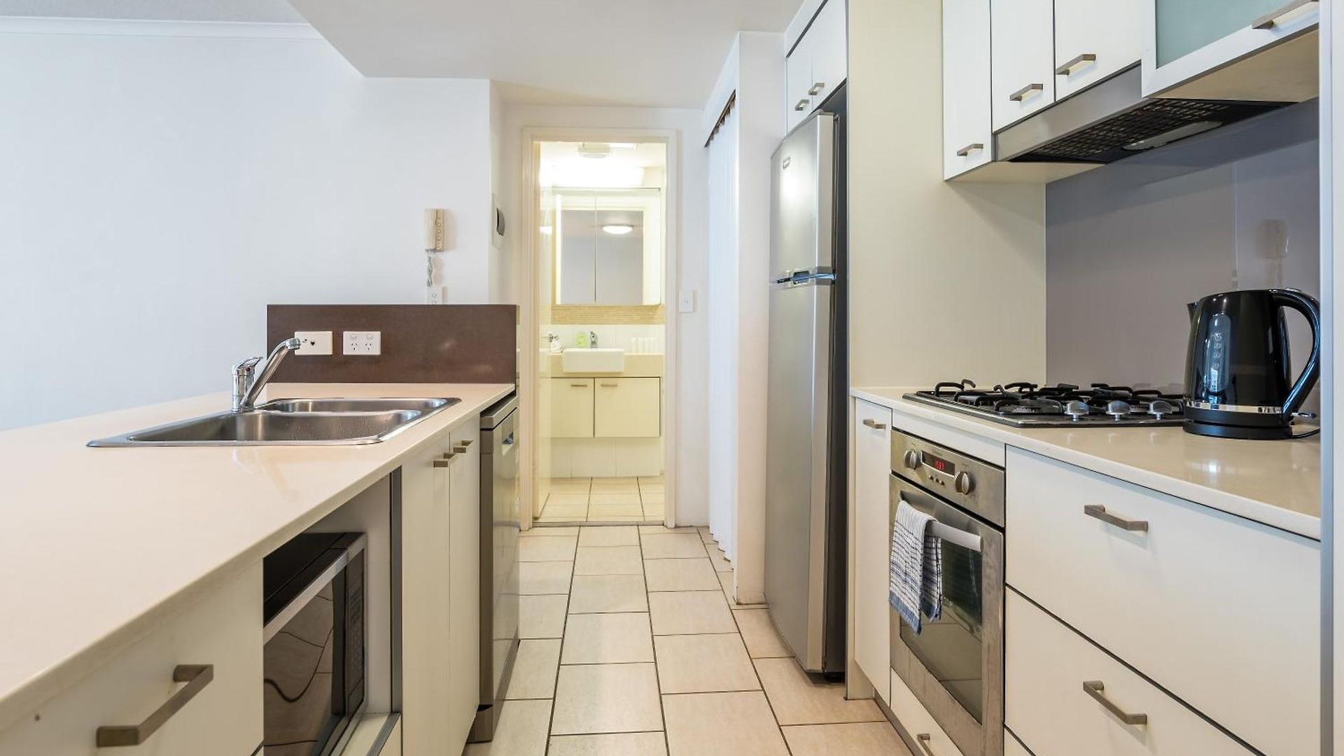 Prime Location River Glimpse 2br Walk To Cbd With Parking *