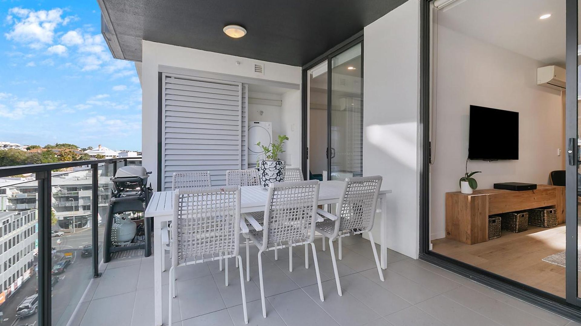 Riverstone Perch - Urban Comfort Near River *