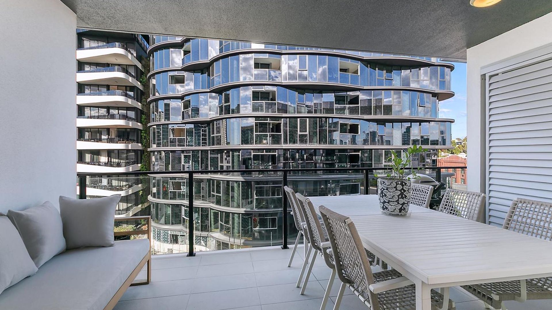 Riverstone Perch - Urban Comfort Near River *
