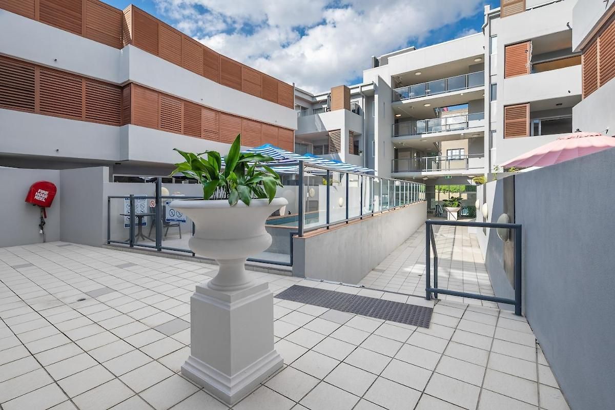 Oversized 2 Bed With Terrace And Free Parking - Stroll To Hsw Apartment *
