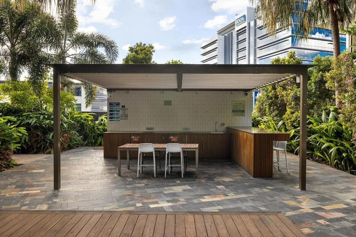 Urban Oasis Premier Lifestyle Escape Free Parking Brisbane