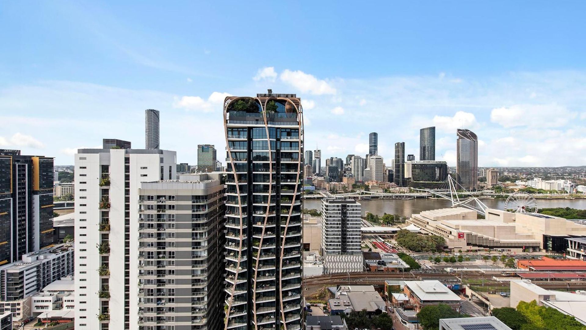 Perfect Penthouse! Views, Location, & Comfort! * Brisbane