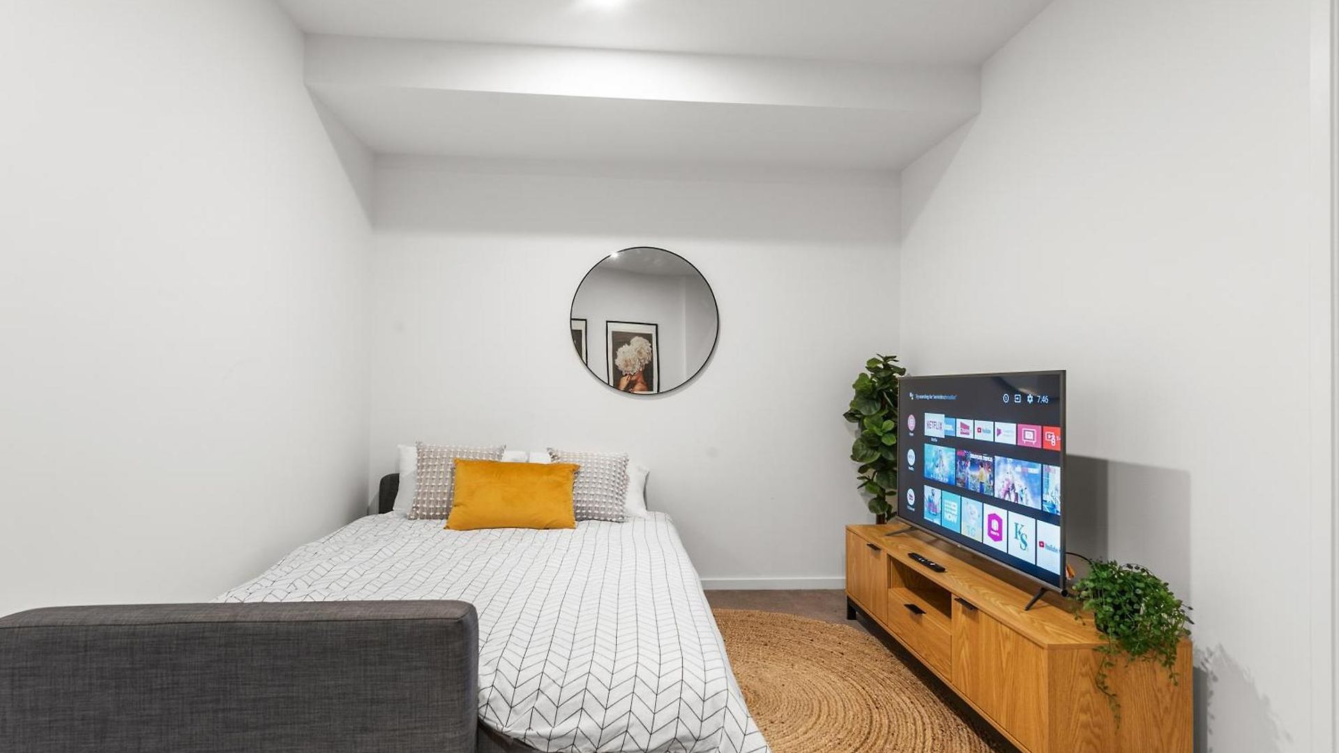 Apartment Perfect Penthouse! Views, Location, & Comfort! *