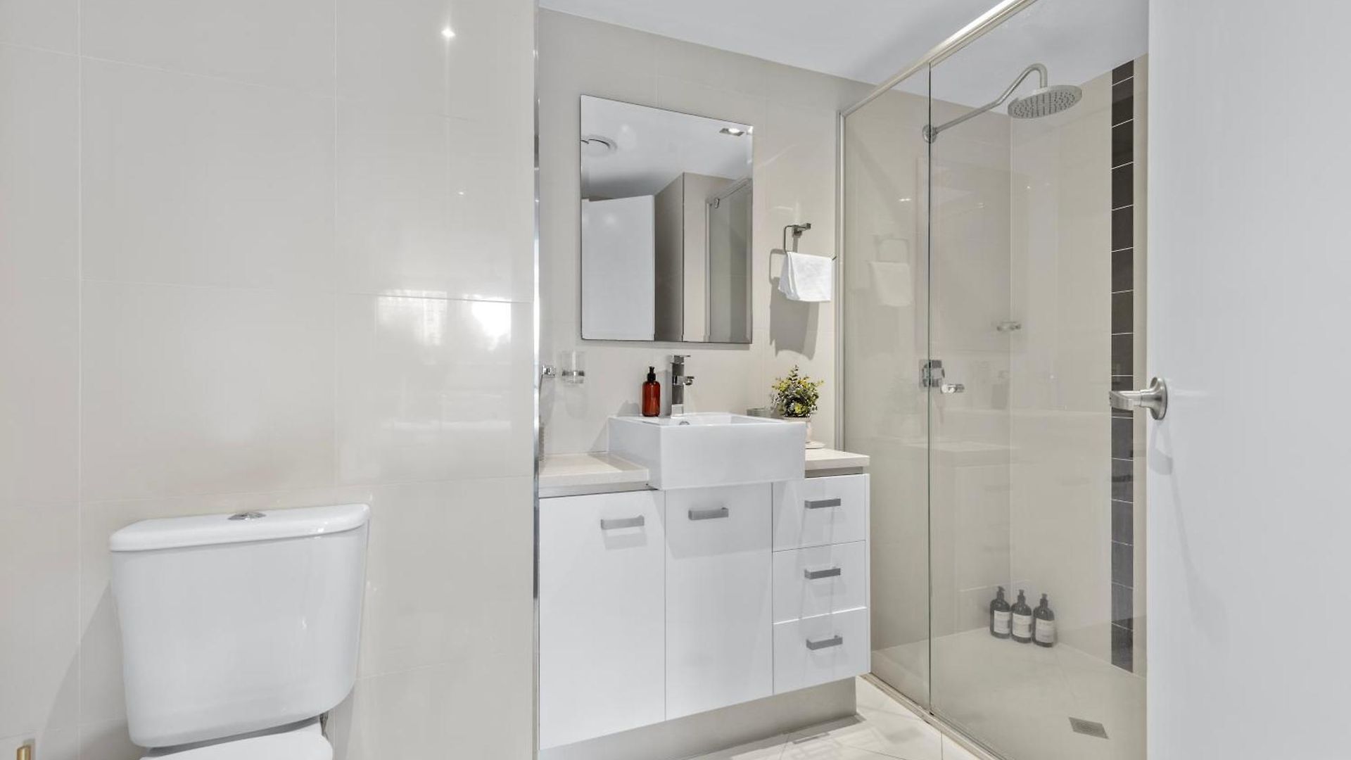 Two-level 3br With Rooftop Balcony & 2 Car Parks *