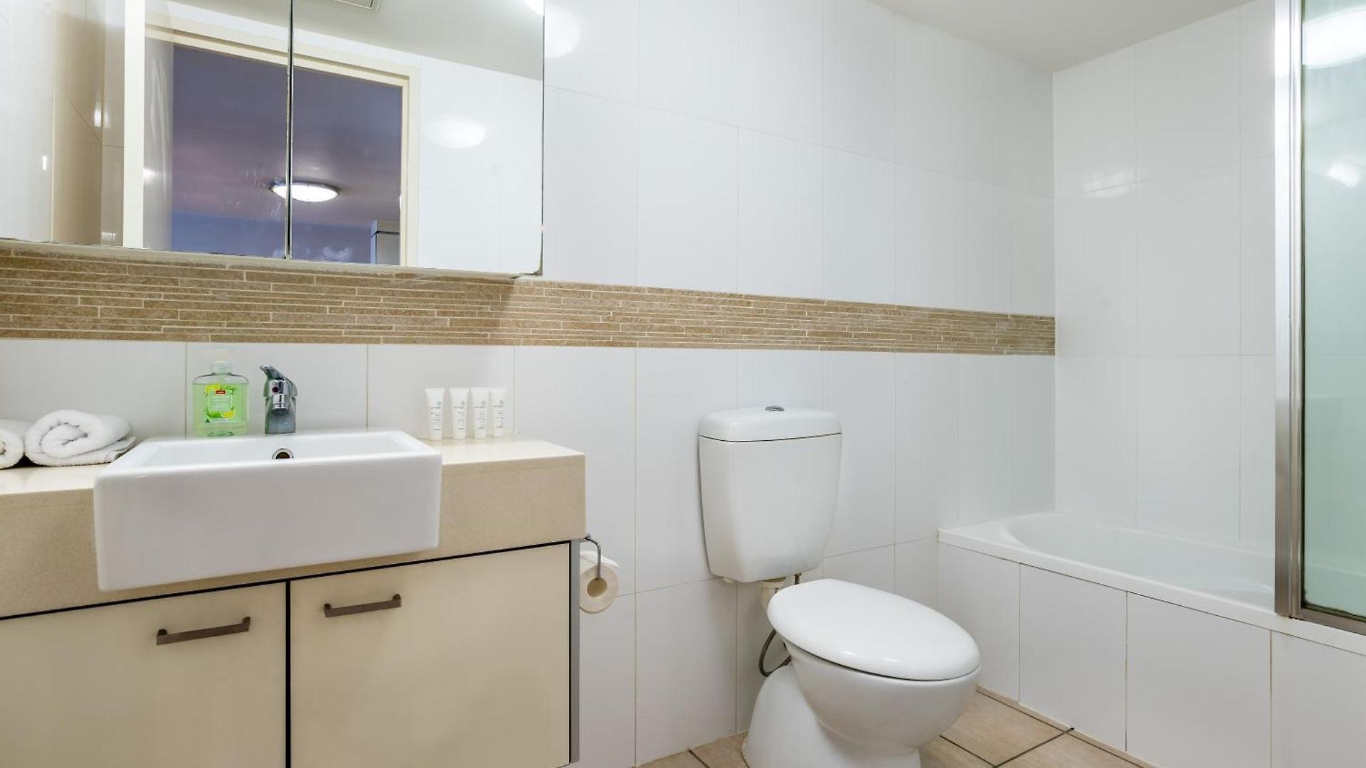 Prime Location River Glimpse 2br Walk To Cbd With Parking * Brisbane